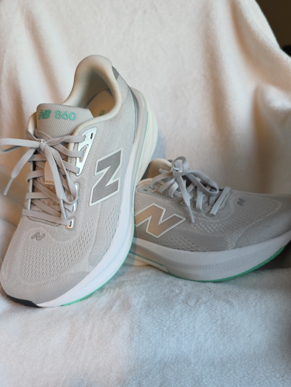 New Balance Womens 860 Stabilized Walking/running Shoes.